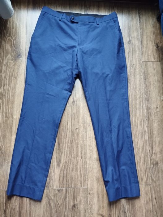 Lekkie eleganckie spodnie w kant slim fit rozm S
