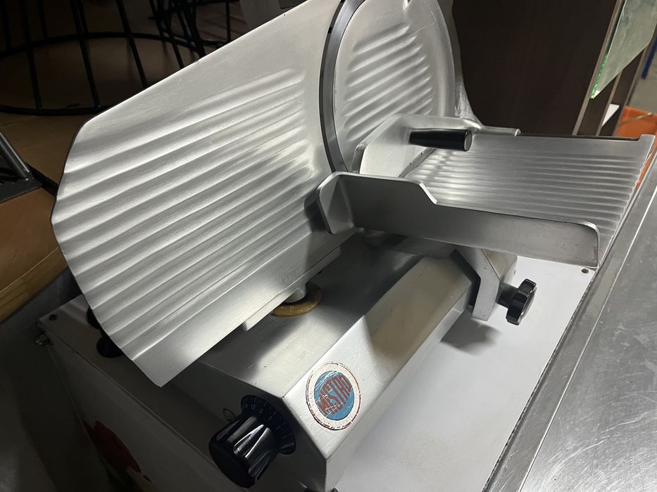 Fiambreira com disco de 25cm de diametro