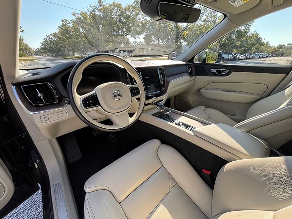 Volvo XC60      2020