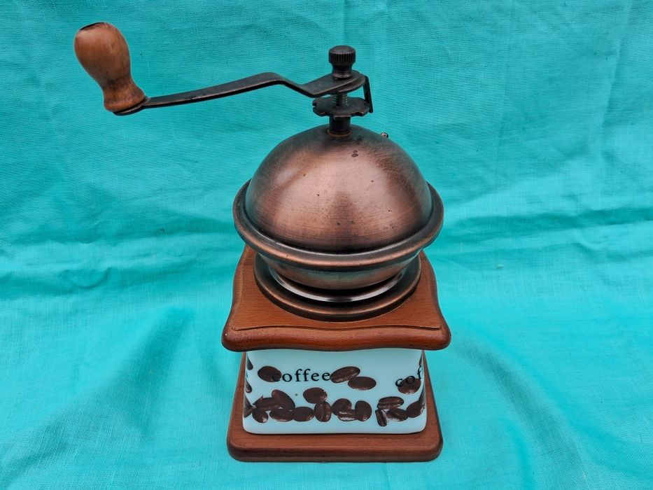 Кавомолка з дерева і кераміки