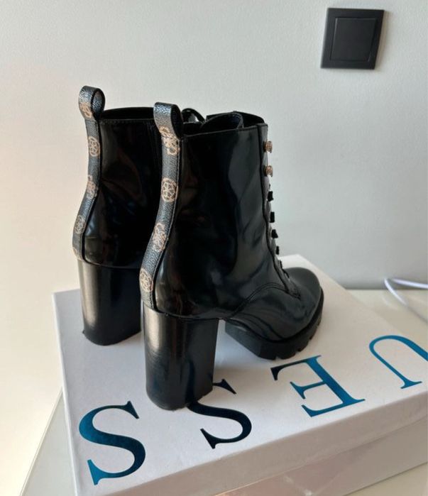 Buty guess jesienne czarne lakierowane są jak nowe