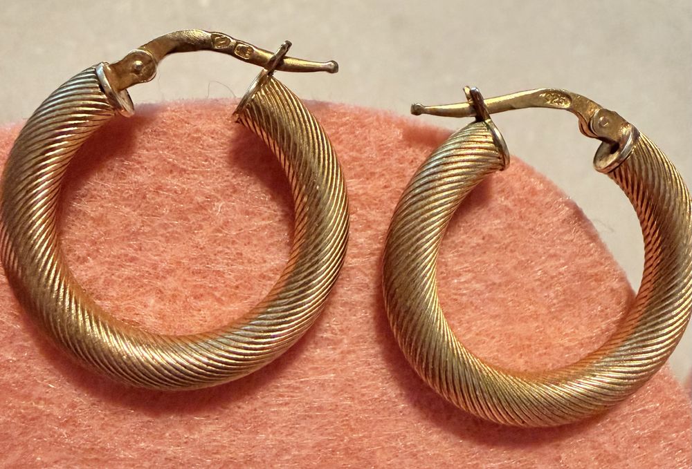 Brincos- argolas em prata dourada-novos- peso: 4,24gr