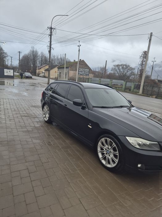 Продам БМВ 3 серії 2011 року в хорошому стані.