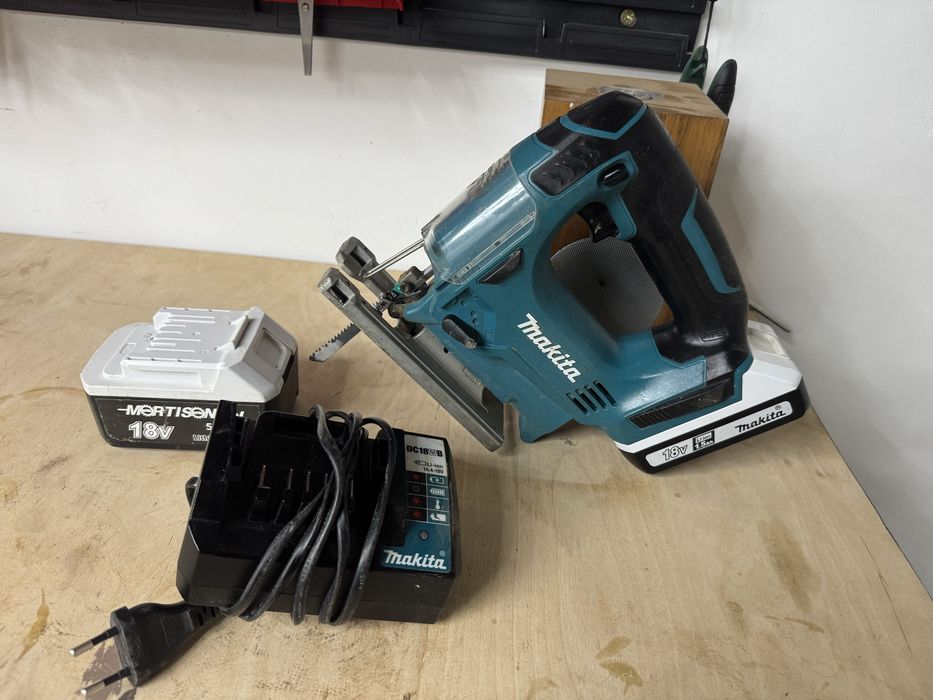 Wyrzynarka Makita, 18v, akumulatorowa, ładowarka, baterie 1.5ah, 5ah