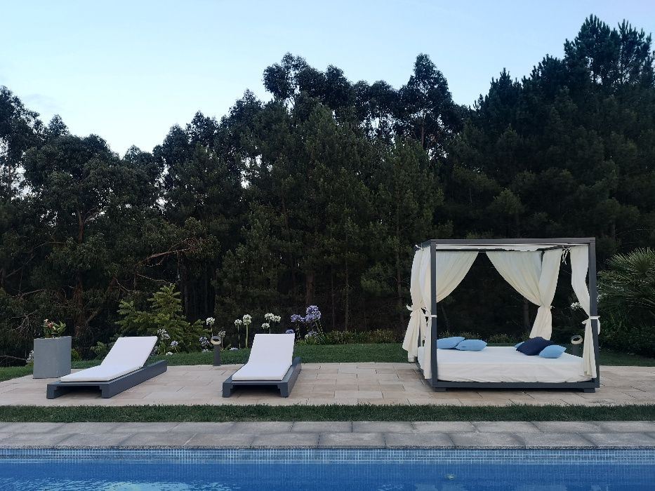 Cama de jardim ou piscina estilo balinesa