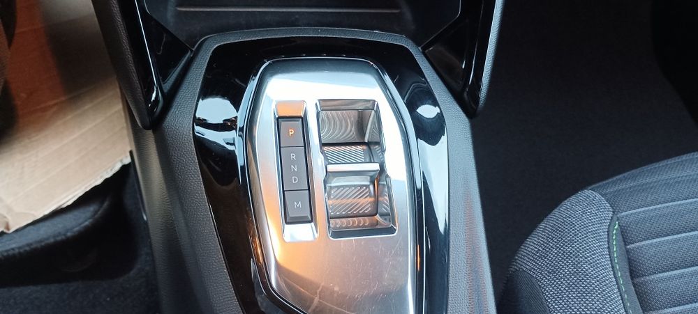 Peugeot 2008 HÍBRIDO com apenas 11500  Km