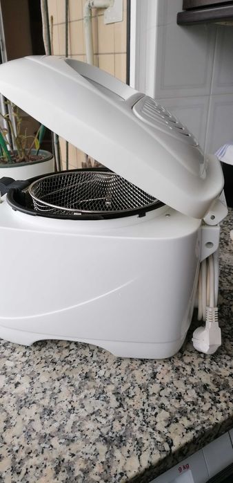 Fritadeira eléctrica marca Electronia