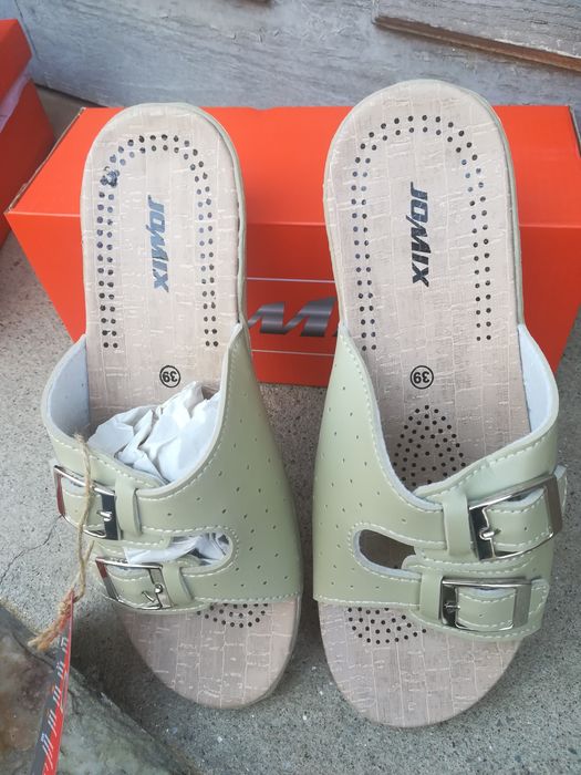 Chinelos com regulação