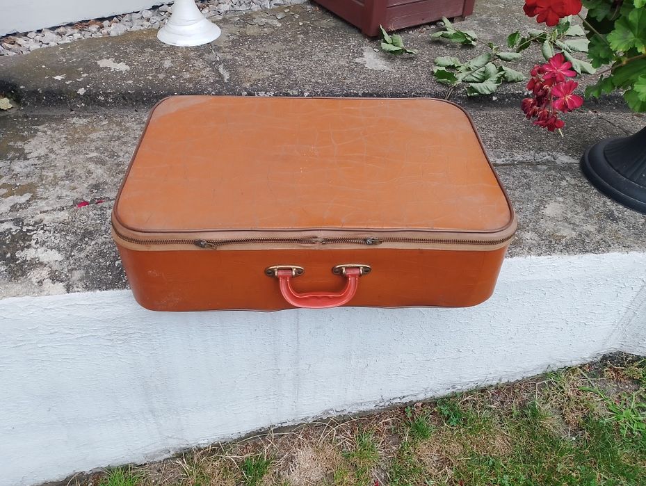 Walizki podróżne zabytkowe