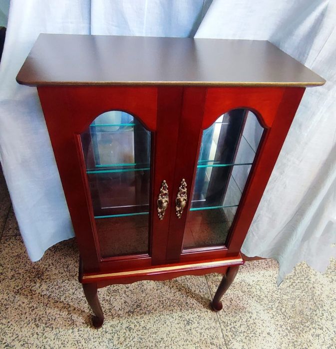 Vitrine pequena restaurada