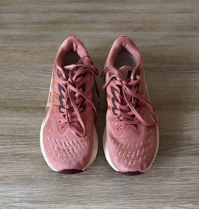 Кроссовки  asics Novablast 2 p 40.5 оригинал