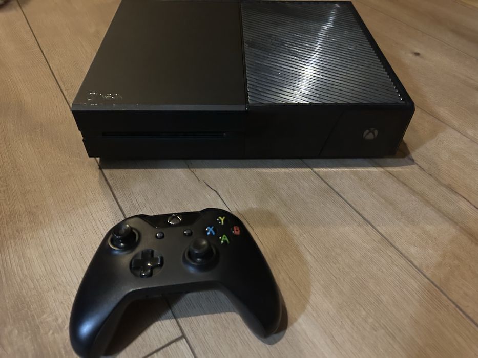 Xbox One + zasilacz + pad