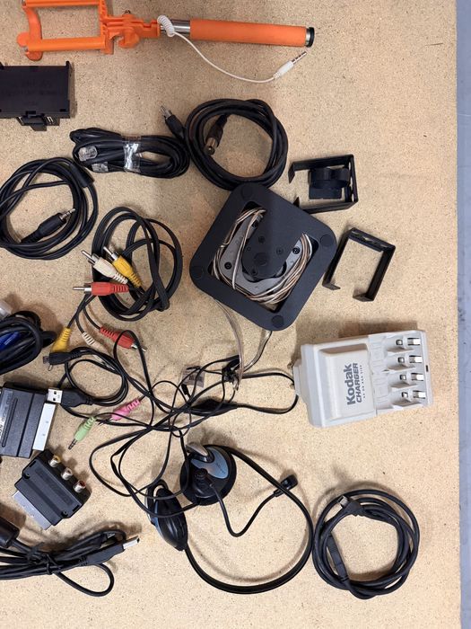 Cables + Computer Equipment446796895649812483
