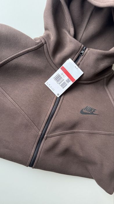 Nike Tech Fleece “Windrunner” Hoodie – Women’s XL, Baroque Brown