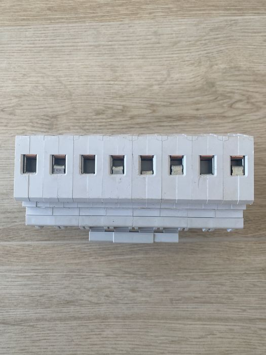 SF463 Hager, перемикач введення резерву. I-0-II трипозиційний 3P+N