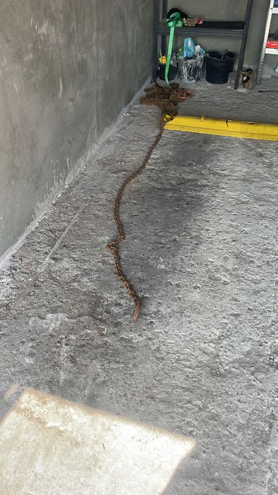 Cztery używane łancuchy