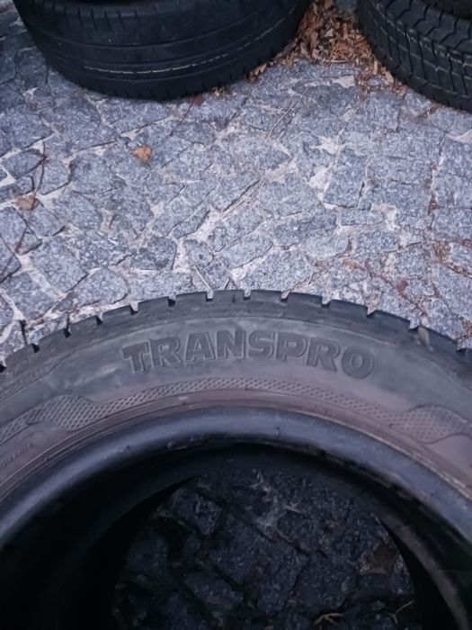 Vendo pneus semi-novos 215/60/16 C Kleber