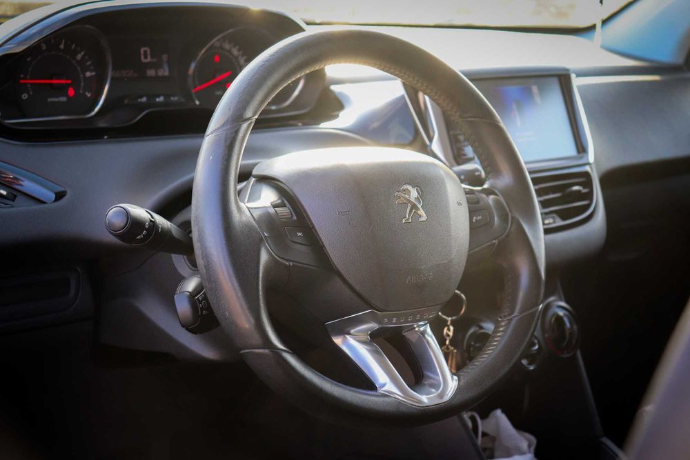 Peugeot 208  | 1.2 VTi |  2013 — photo 5
