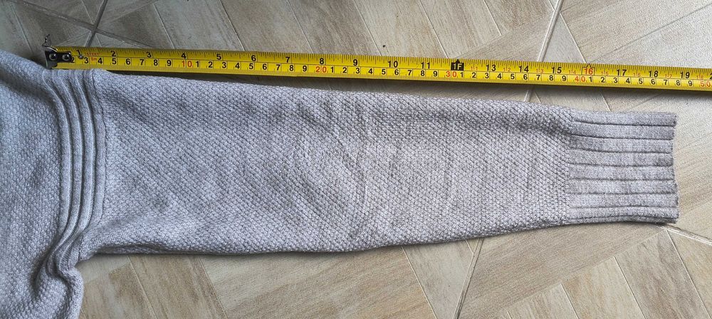 Swetr z kieszeniami  r.m