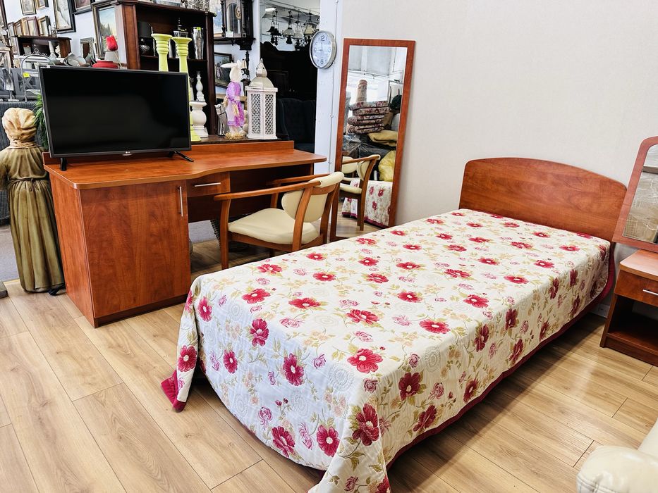 20 kompletów pokoi hotelowych - łóżko, biurko, tv, sofa, szafka lustro