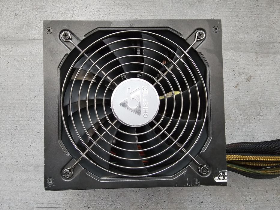 Блок питания Chieftec 1000W APS-1000C полный комплект