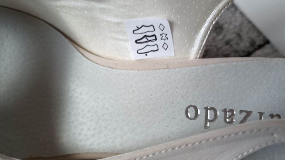 Nowe buciki letnie na koturnie, skóra