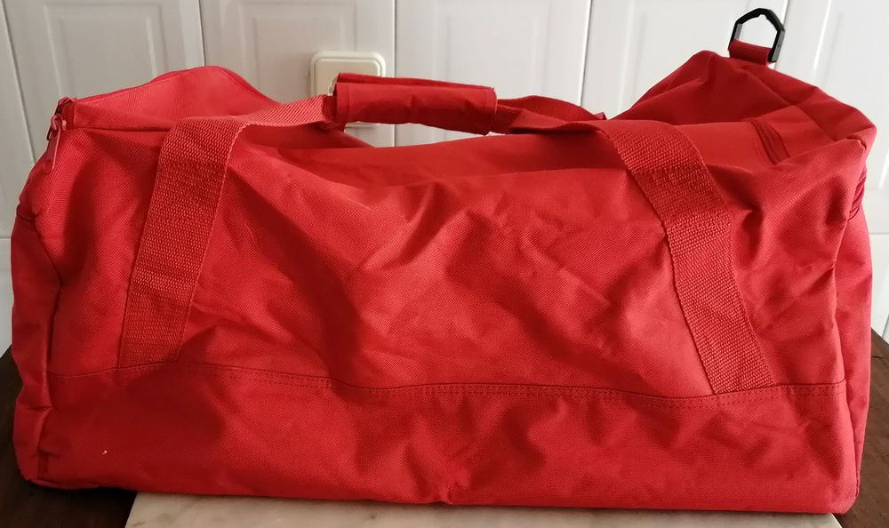 vários sacos de viagem