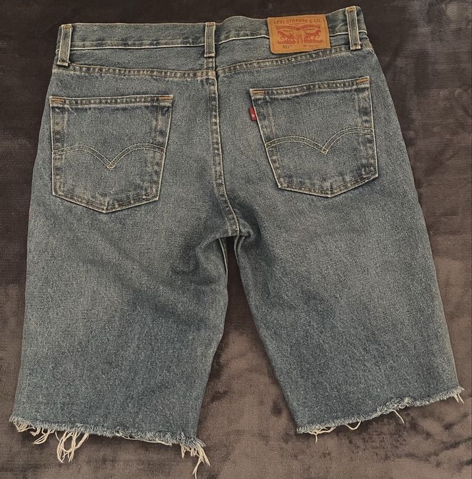 Продаються чоловічі оригінальні джинсові шорти Levis
