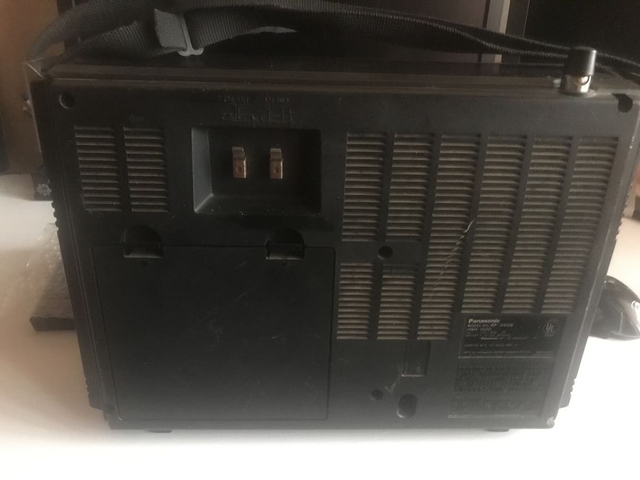 Продам винтажный крутой радиоприемник Panasonic RF-2600