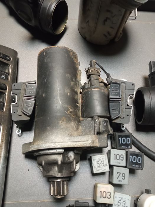 VW Bora Golf 4 1.9 TDI alternator rozrusznik lusterko pompka panel