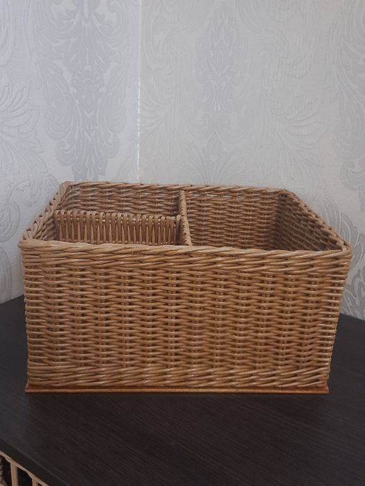 Плетёный короб с перегородками