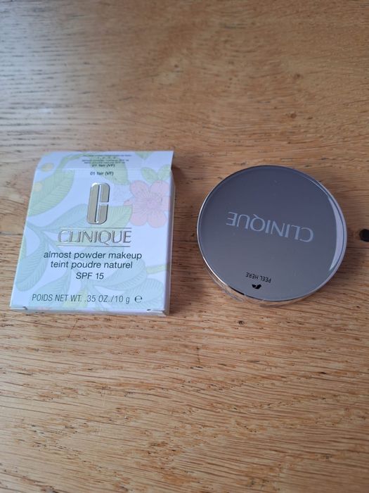 Puder do twarzy clinique 01 fair almost powder makeup