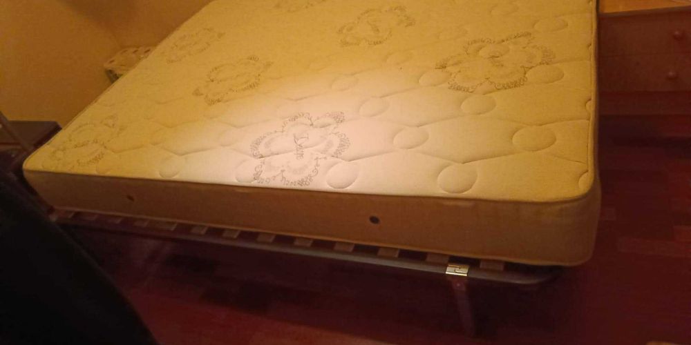 Estrado e colchão novo, 200x140, comprado em Outubro de 2022