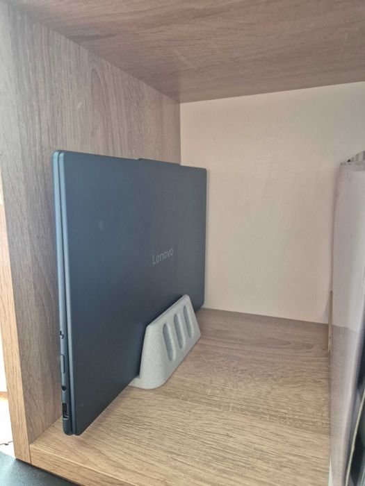 Stojak na laptopa / tablet – pionowy organizer biurkowy