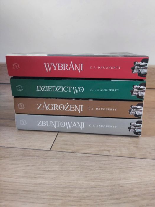 Kompletna seria Daugherty 4 Wybrani Dziedzictwo Zagrożeni Zbuntowani