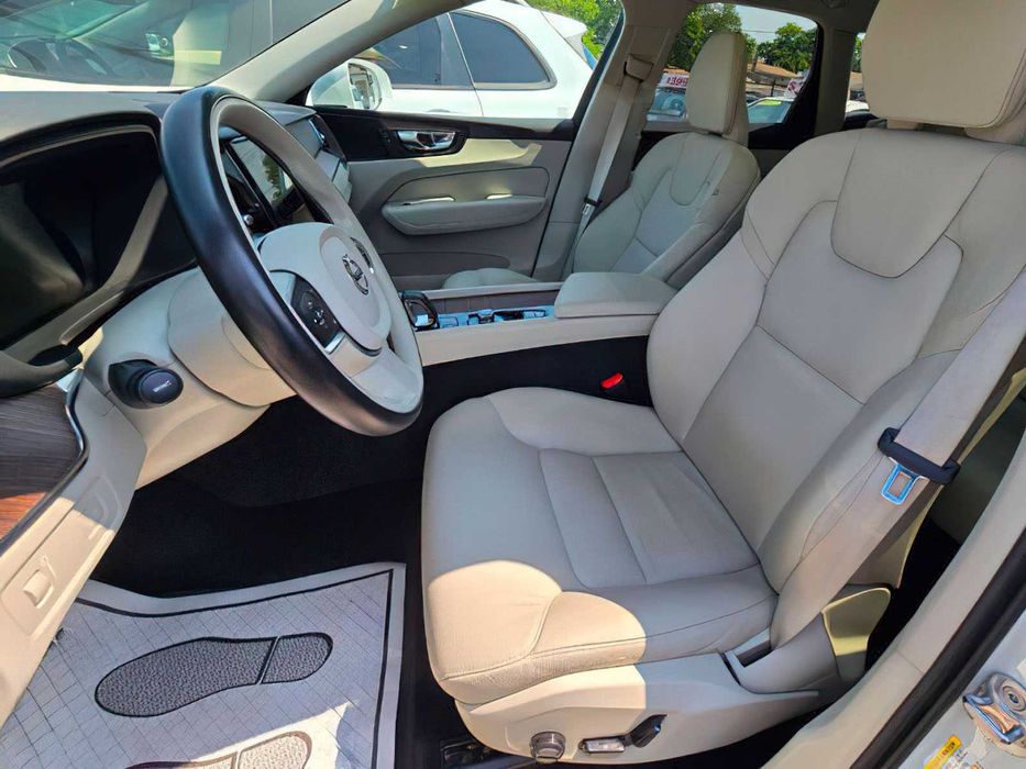 Volvo XC60 B5 Momentum      2022