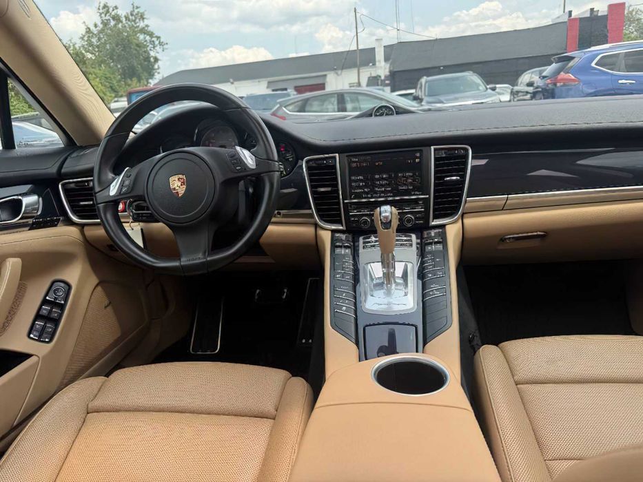 Porsche Panamera      2015