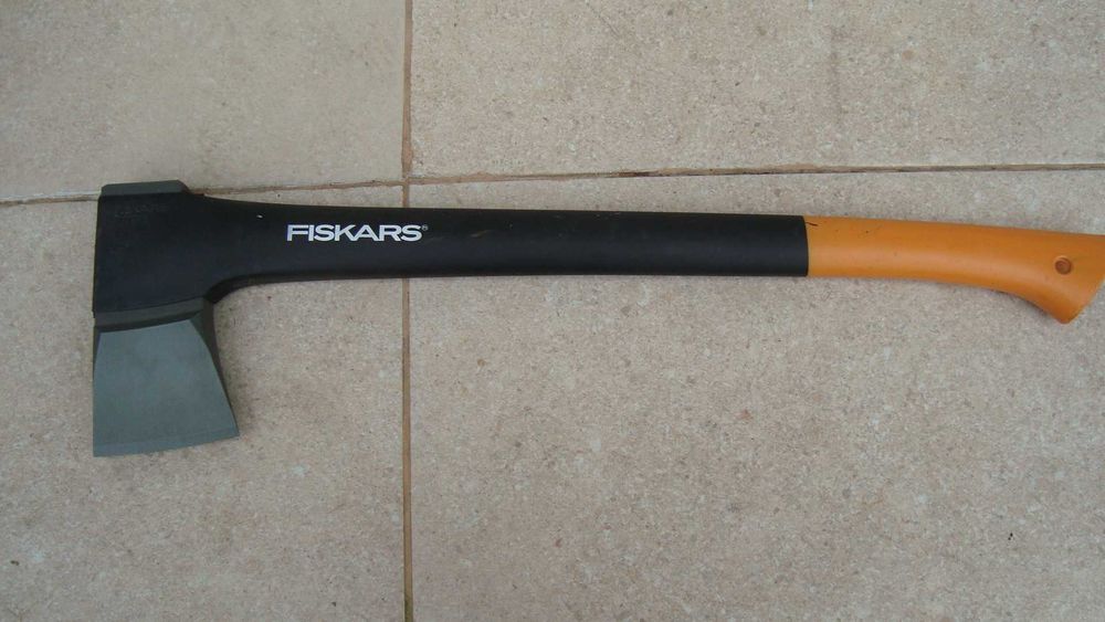 Siekiera Fiskars nowa nieużywana