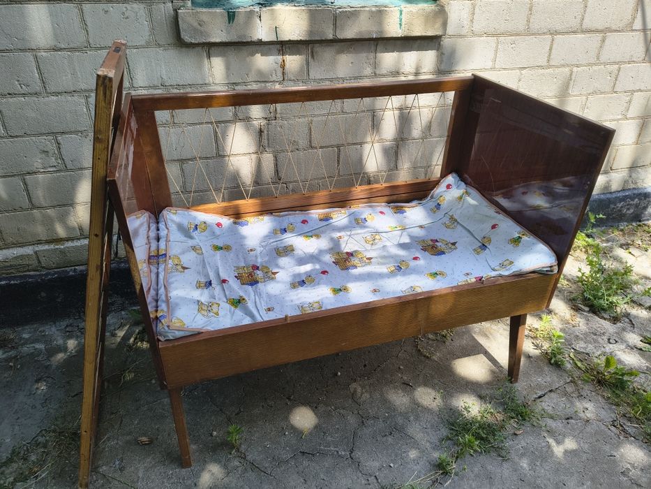 Дитяча кроватка 116 на 62 з матрасом