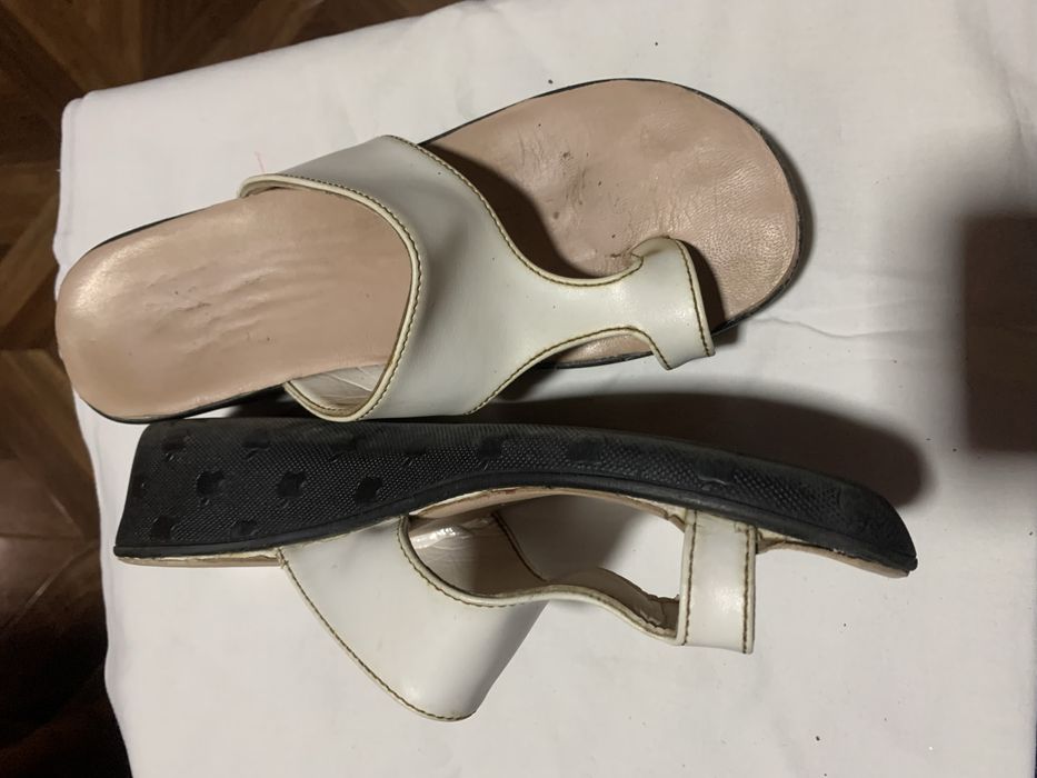 Шльопки, босоніжки