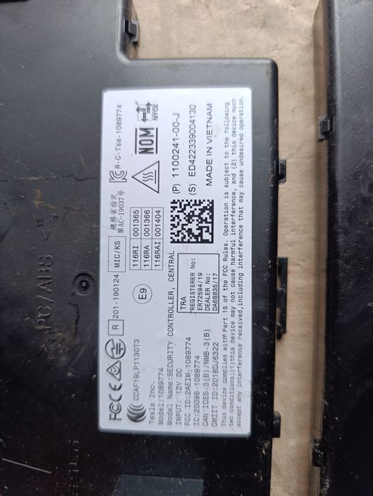 Блок взаимодействия с коючом Tesla Model 3 . Y 2020->г Оригинал.