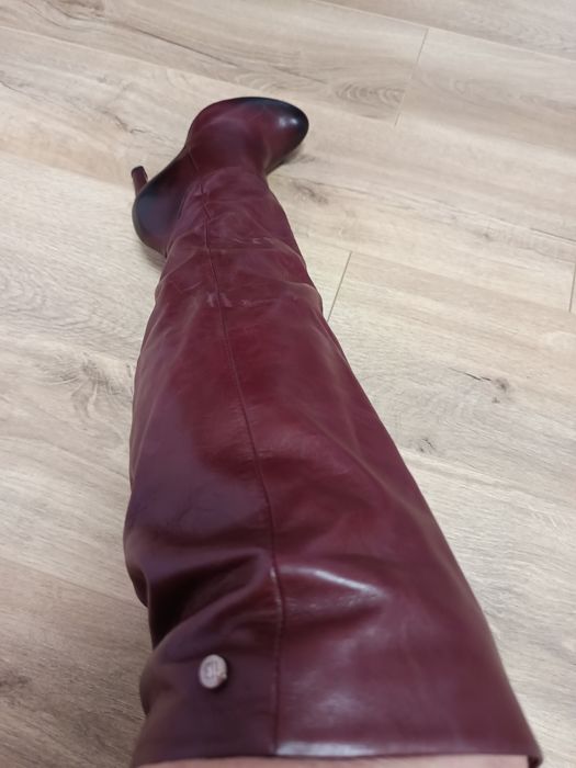 Skórzane kozaki długie w kolorze burgund