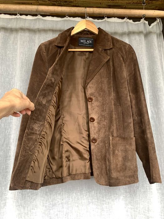 замшевий жіночий жакет коричневого кольору