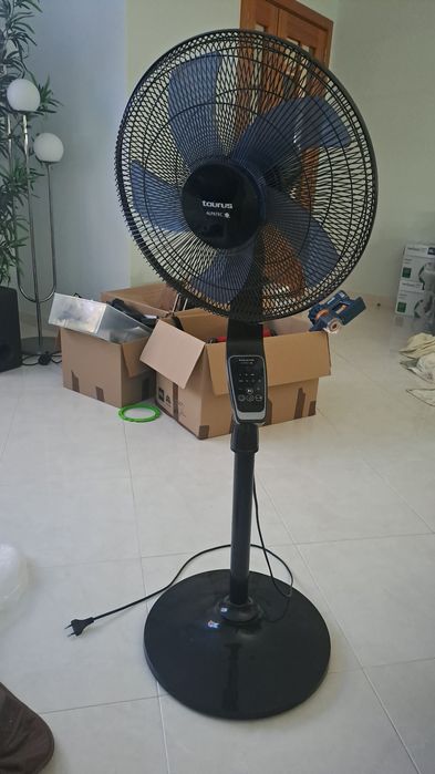 Ventoinha de Pé Digital Taurus 50W