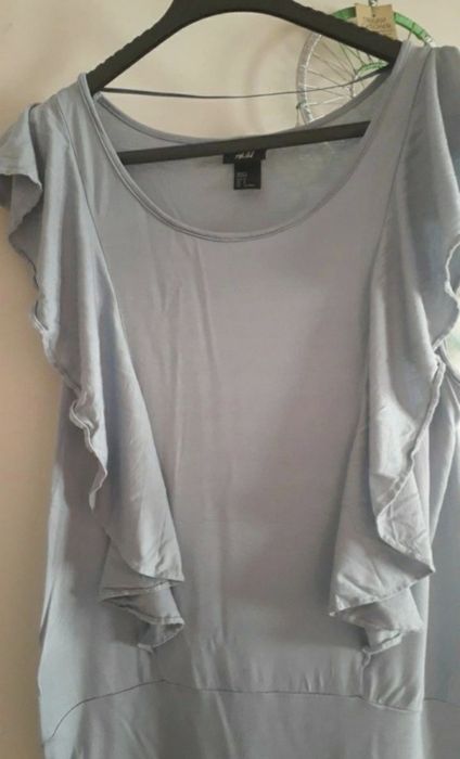 Piękna sukienka z falbanką H&M