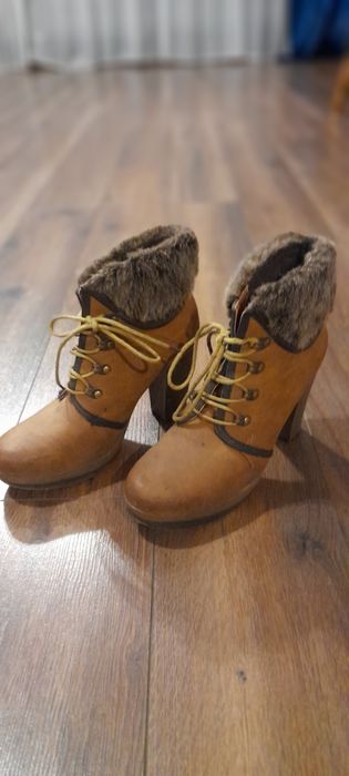 Buty 40 damskie kobiece foot square futro musztardowe szare obcas