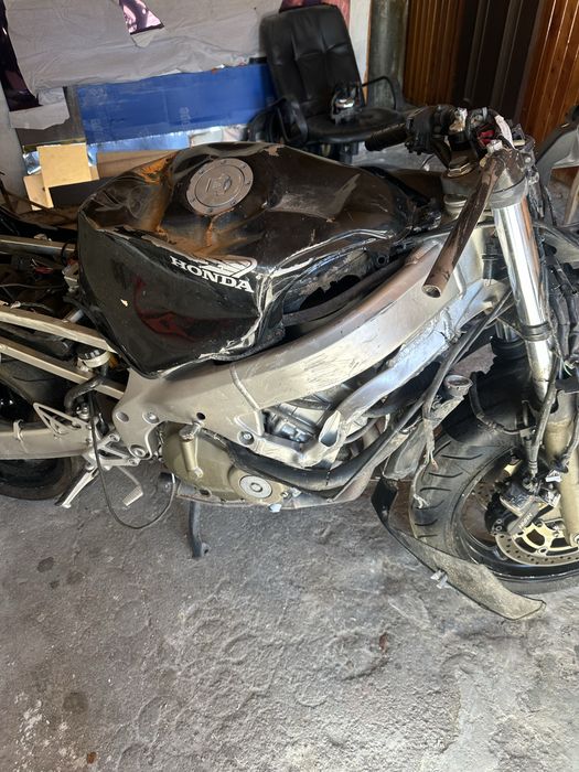 Honda cbr f4i по запчастинам або цілий