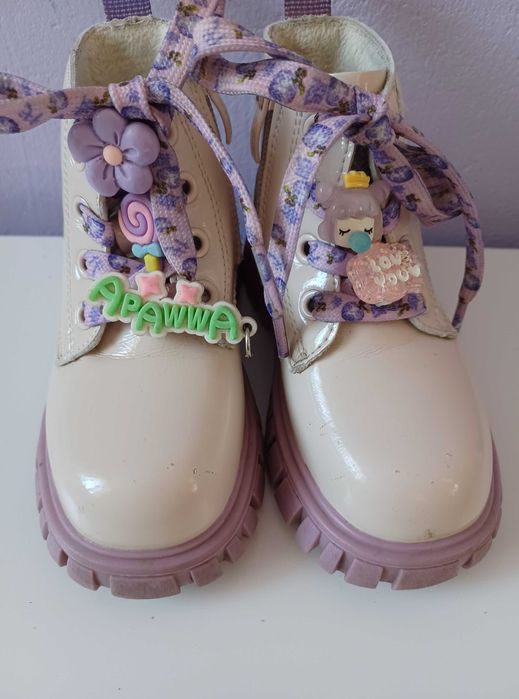 Lakierowane botki dziewczęce