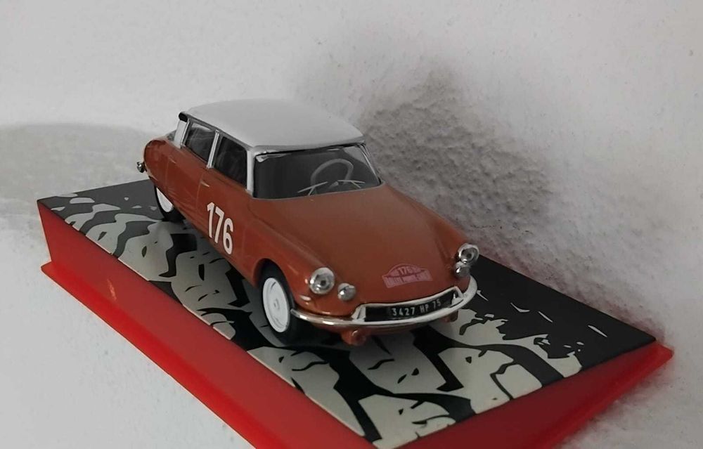 Citroen. DS-19 taxi Amsterdam 1958.  London-Sydney 1968.  Monte Carlo 1959.  DS-19 1956. Solido. 25€/cada,   Vendo miniaturas da minha coleção 1/43.