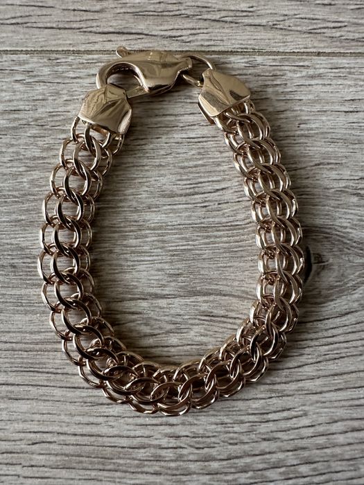 Золоті браслети.